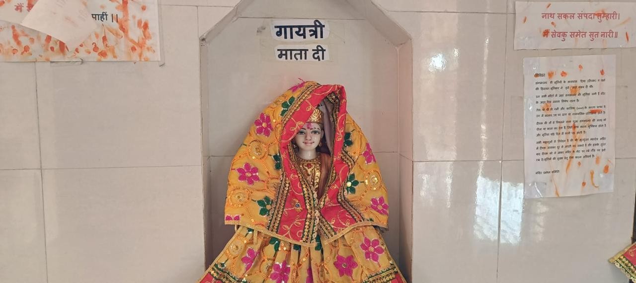 माँ गायत्री के दर्शन - विराजमान श्री मृत्युंजय महादेव मंदिर, लखनऊ
