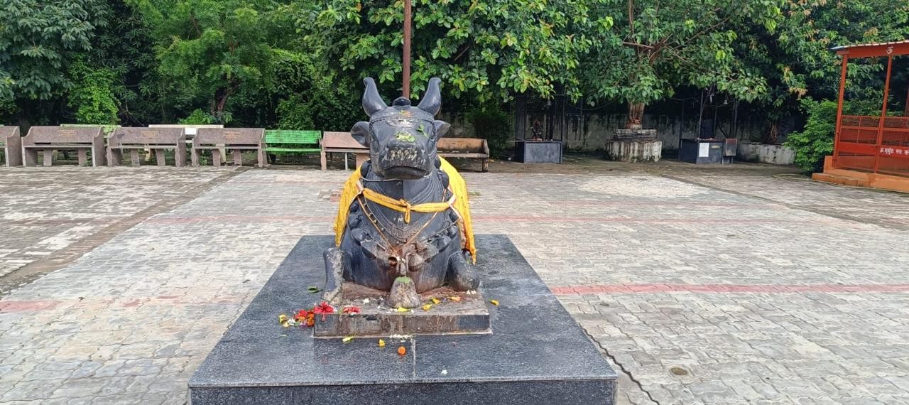 नंदी महाराज - विराजमान श्री मृत्युंजय महादेव मंदिर, लखनऊ