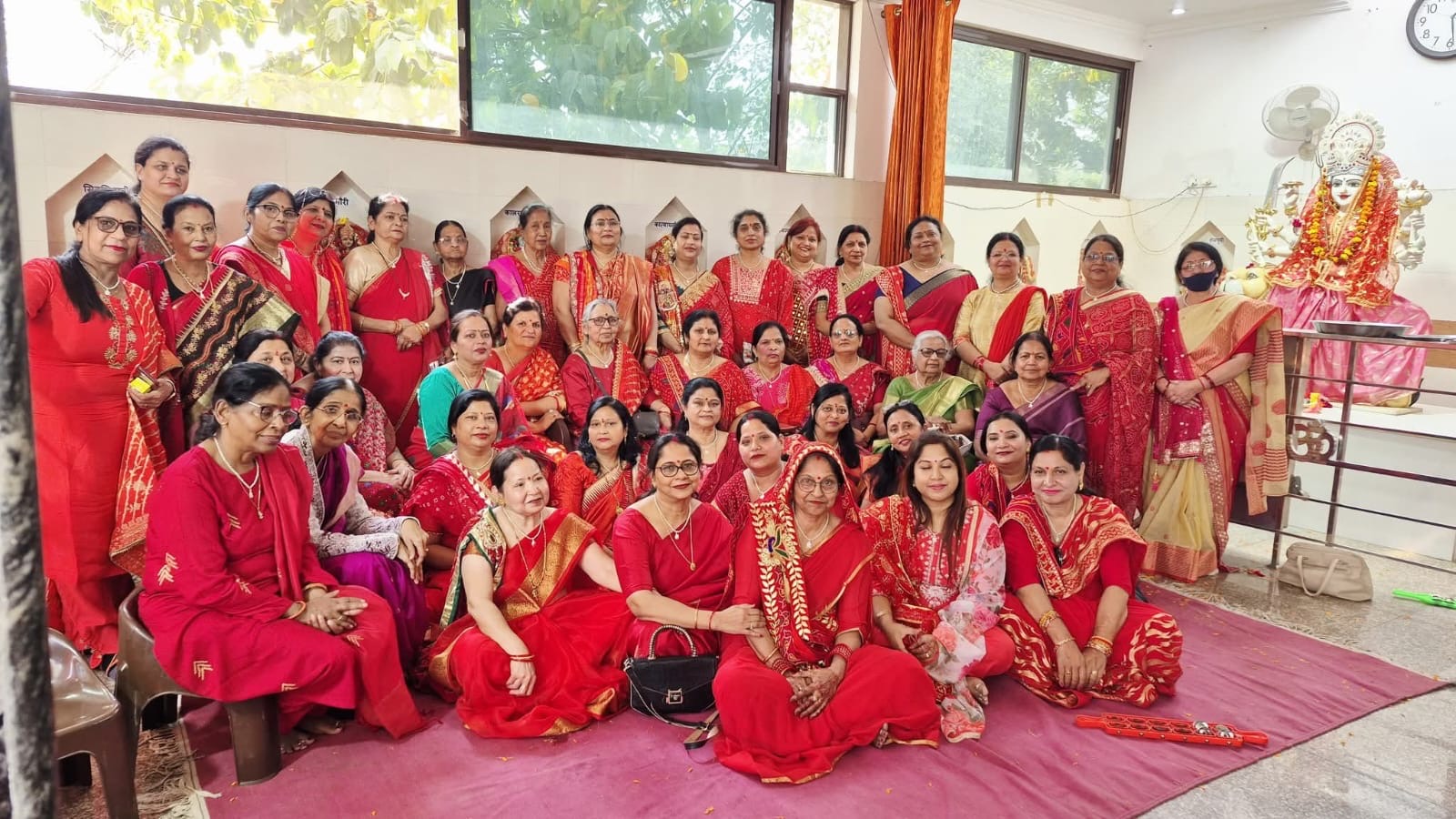मंदिर परिवार का सामूहिक पूजन